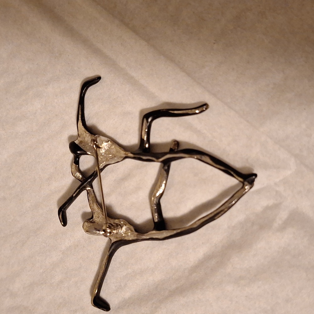 Black Matte Brooch Dancing People - Picture 2 of 2